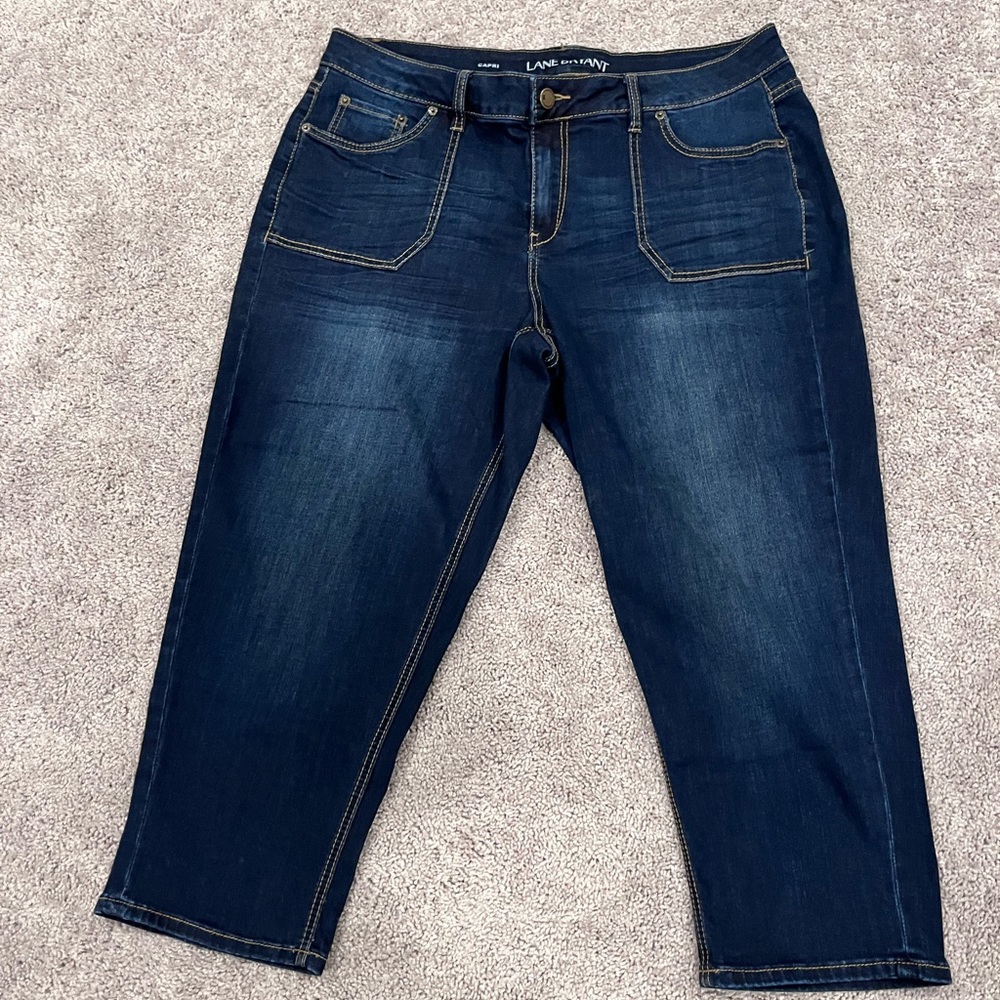 LIKE NEW LANE BRYANT JEAN CAPRIS - SIZE 20